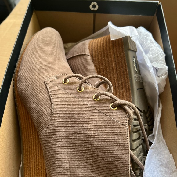 NWT DR. SCHOLLS wedge booties! Size 7. Never worn and super comfortable! - Picture 5 of 7